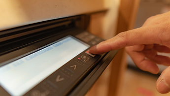 ヒーターの清掃はグリル5～6回使用後が目安｜IHクッキングヒーターのグリル掃除