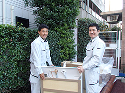 新しい洗面台の搬入です