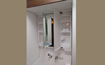 鏡裏収納付の三面鏡