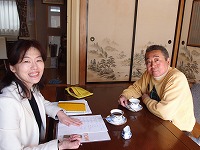 取材中の編集担当磯崎です！