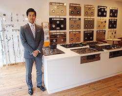 営業担当：稲冨