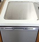 キッチン天板をふさぐ部材は人工大理石もしくは金属製