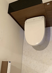 LIXIL(INAX)リモコン対応紙巻器（クリエモカ）の交換・設置事例