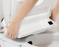 LIXIL（INAX）のお掃除リフトアップ｜トイレまるごと交換で清掃性が向上