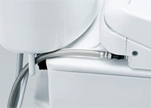 ピュアレストEXは凹凸無しのサイドカバーに加え、アプリコットとの組み合わせで便器の隙間も無くなるので汚れにくいデザインに｜ピュアレスト清掃性・掃除のしやすさ比較