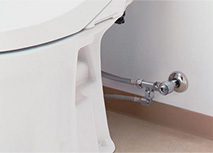 ピュアレストMRにはサイドカバーがありませんが左右に排水配管しやすいデザインに｜ピュアレスト清掃性・掃除のしやすさ比較